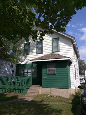 Spacious 5 BR House With Central Air Steps to UW-L! – photo 1