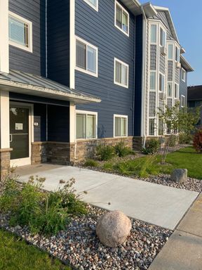 One Bedroom in Newer Building – photo 1