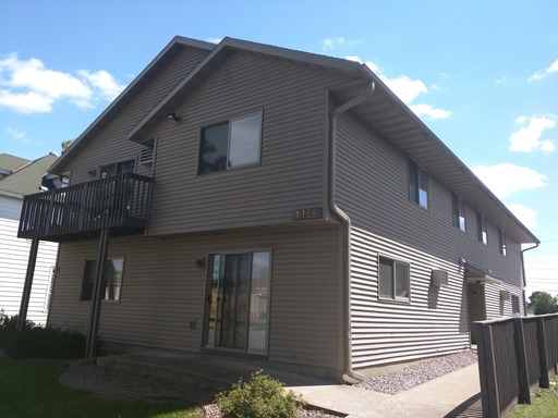 3 Bed 1 Bath Rental at APT 04, 1122 VINE ST, La Crosse, WI – photo 1