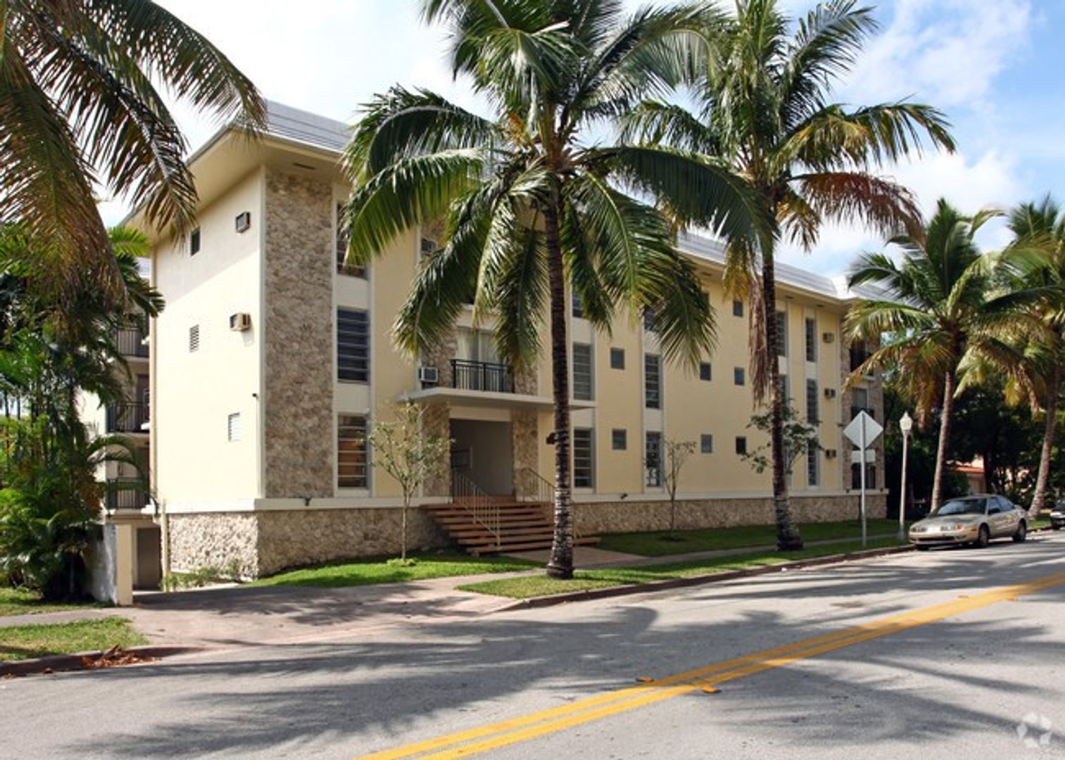 Coral Gables Apartment: 110 Sidonia Ave