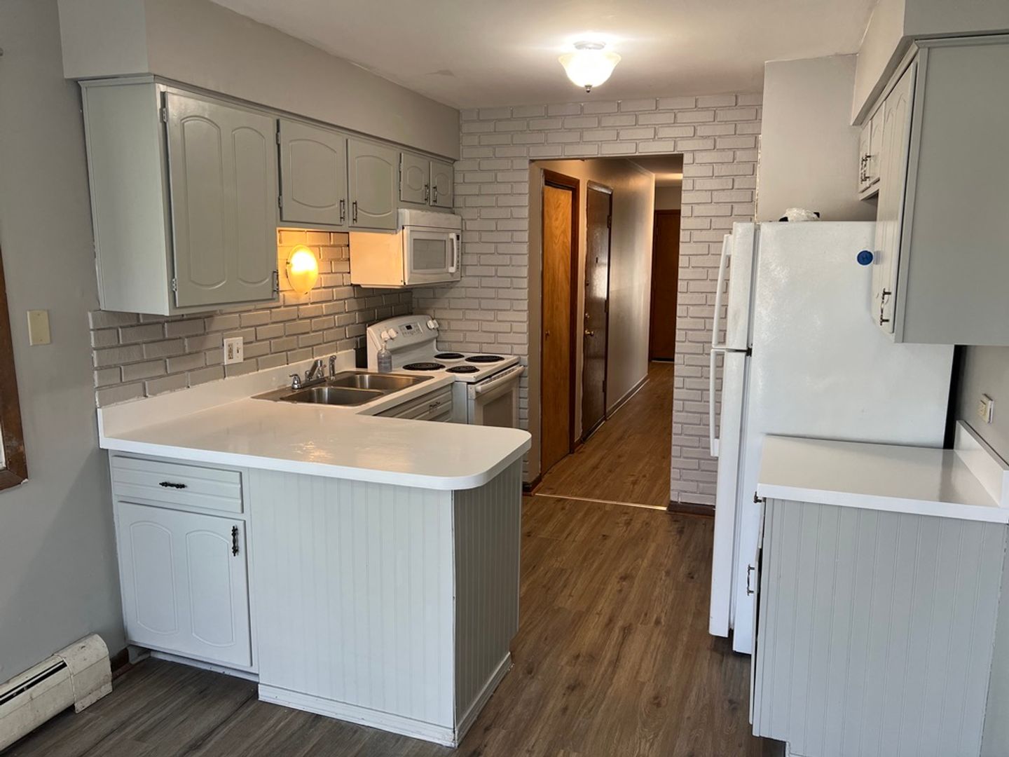 Lansing Apartment: 17723 Exchange Ave