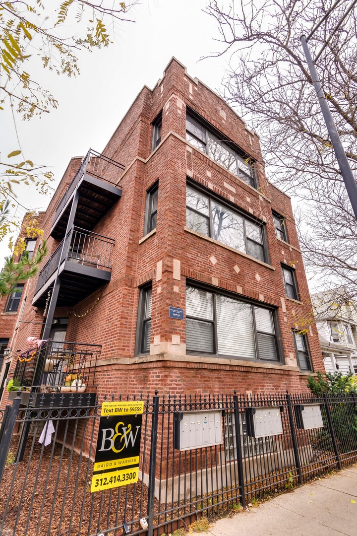 Chicago House: 4842 N Ashland Ave 3W