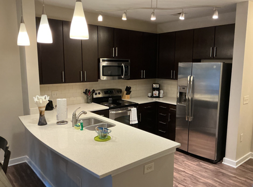 Indulge in the upscale lifestyle at Elizabeth Square Apartments. – photo 1