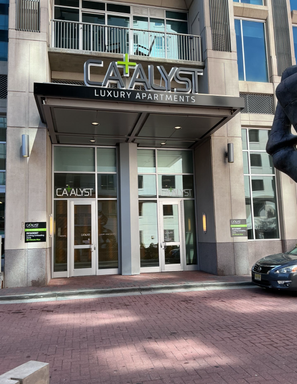 Luxury Living with City Views – photo 1