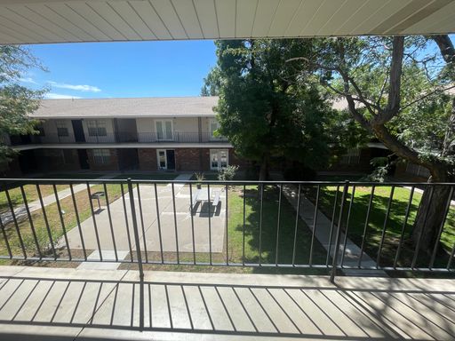 Remodeled Spacious 1 bedroom - 1/2 off 1st Months Rent – photo 1