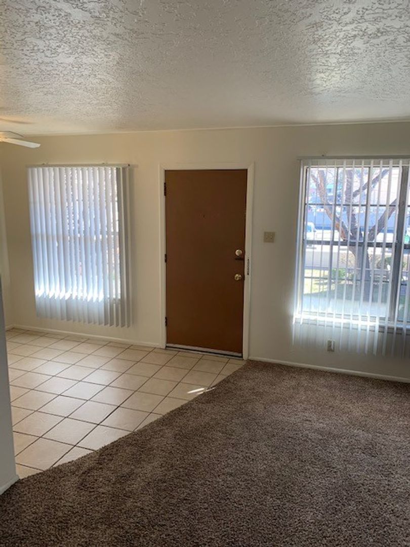 Albuquerque Apartment: 1400 Virginia St. NE
