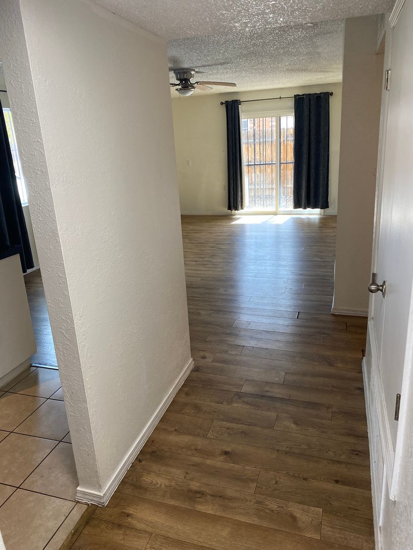 Albuquerque Apartment: 919-923 Alvarado Dr SE