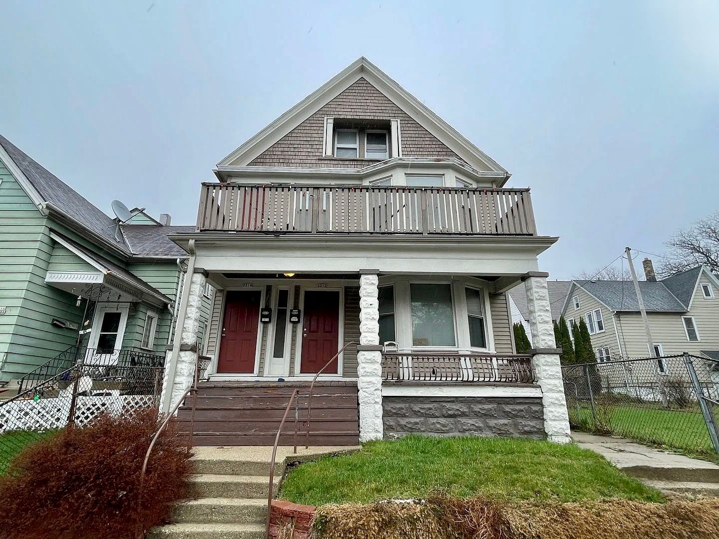 Milwaukee Apartment: 2212-2214 N Holton St