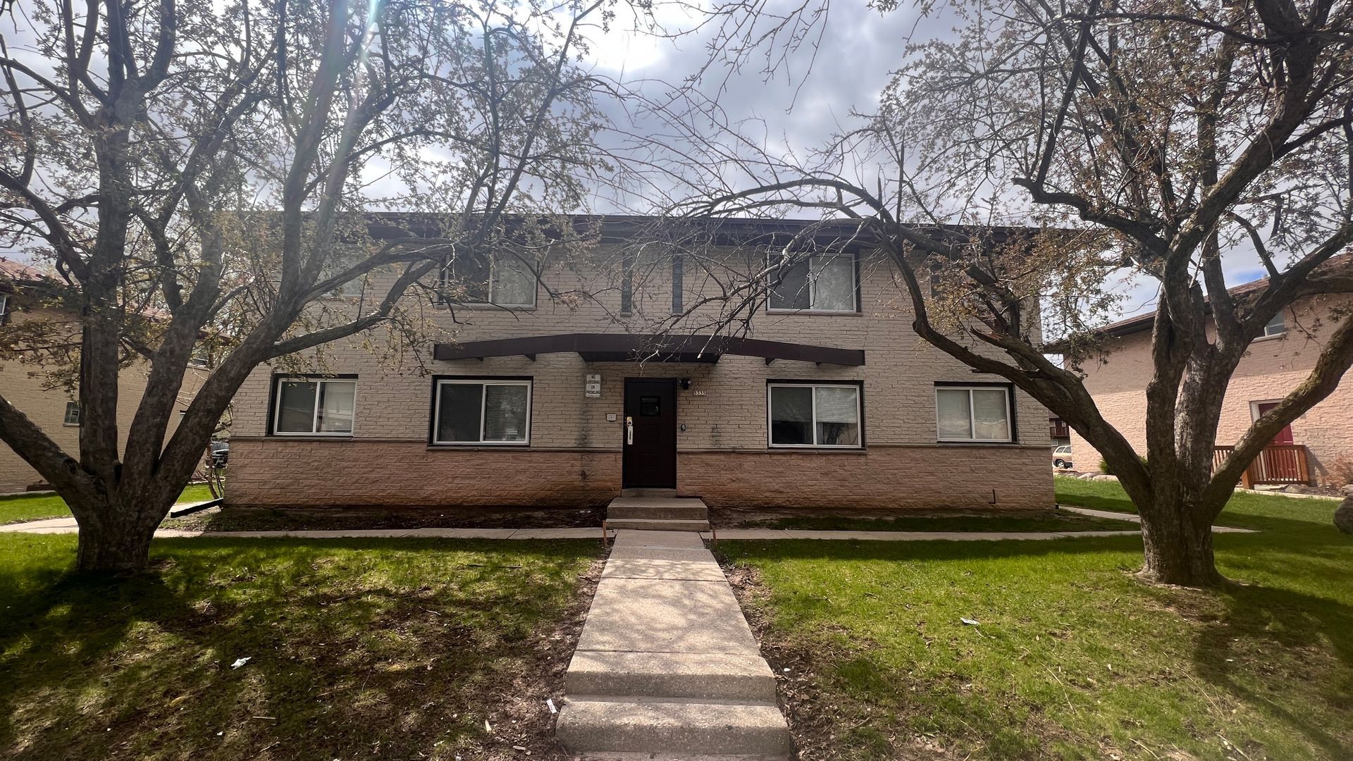 Milwaukee Apartment: 9335 W Sheridan Avenue