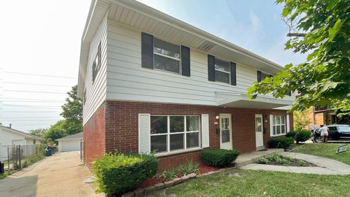 Spacious 3 Bedroom 1.5 Bath Townhouse | Central AC | Appliances | Private Basement | Shared Garage | Washer/Dryer Hook-Ups | Private Patio – photo 1