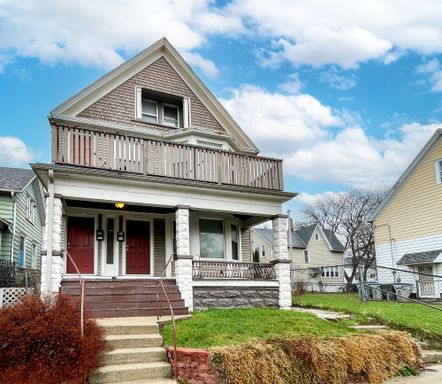 Large Spacious 4 Bedroom UPPER with Large Living Room and Dining Area!! – photo 1