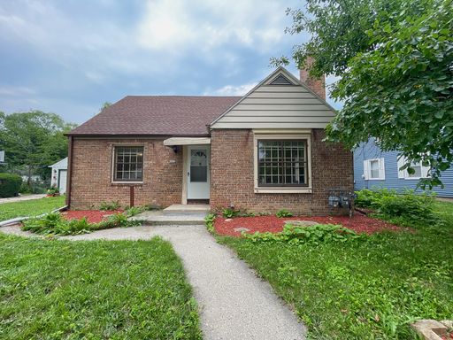 Charming 3BR Home | Central Air | Patio | Basement with Washer / Dryer Hookups | 2 Off-Street Parking | Eat In Kitchen | Outside Storage Shed | – photo 1
