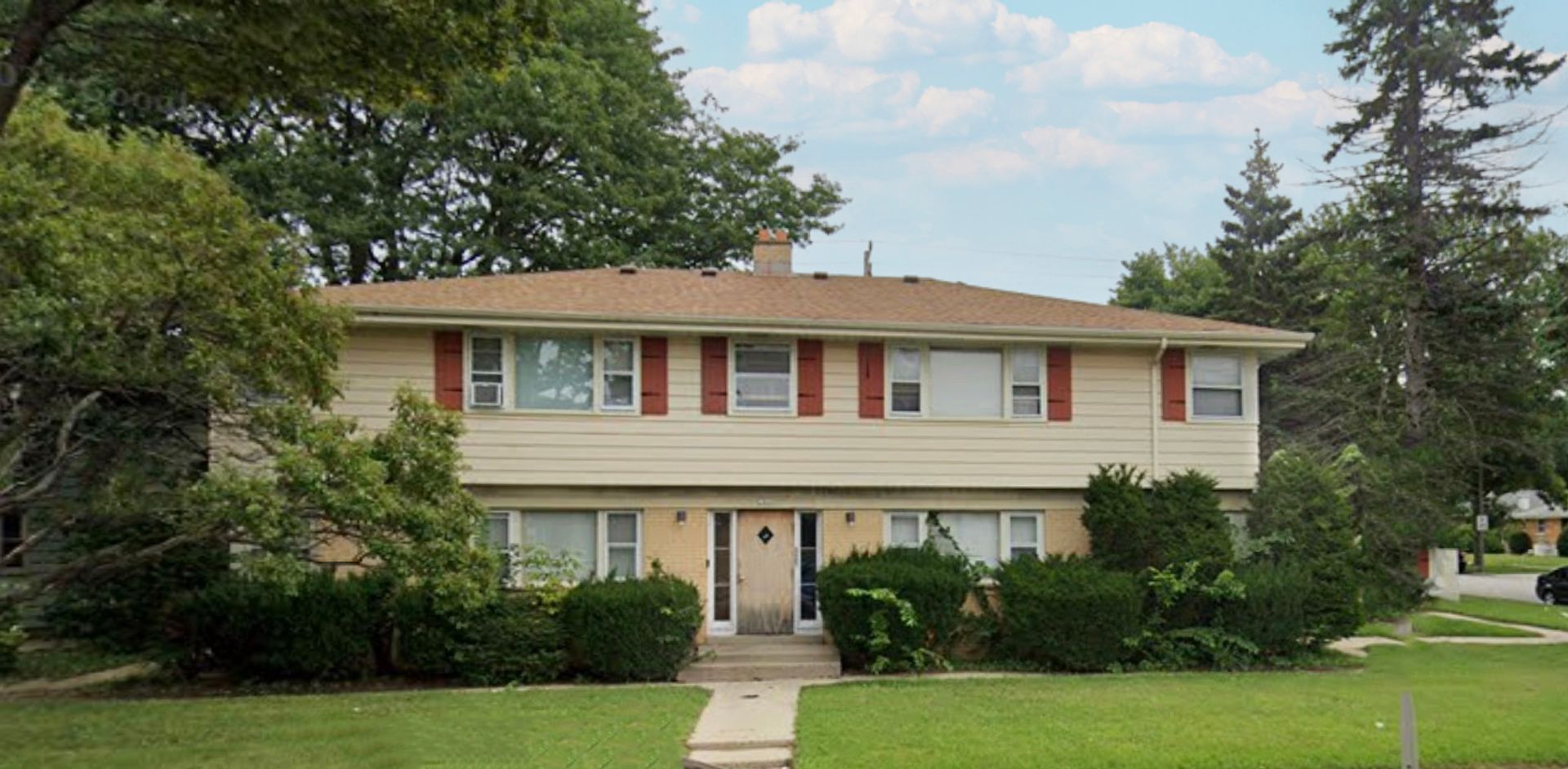 Milwaukee Apartment: 5806 N 76th