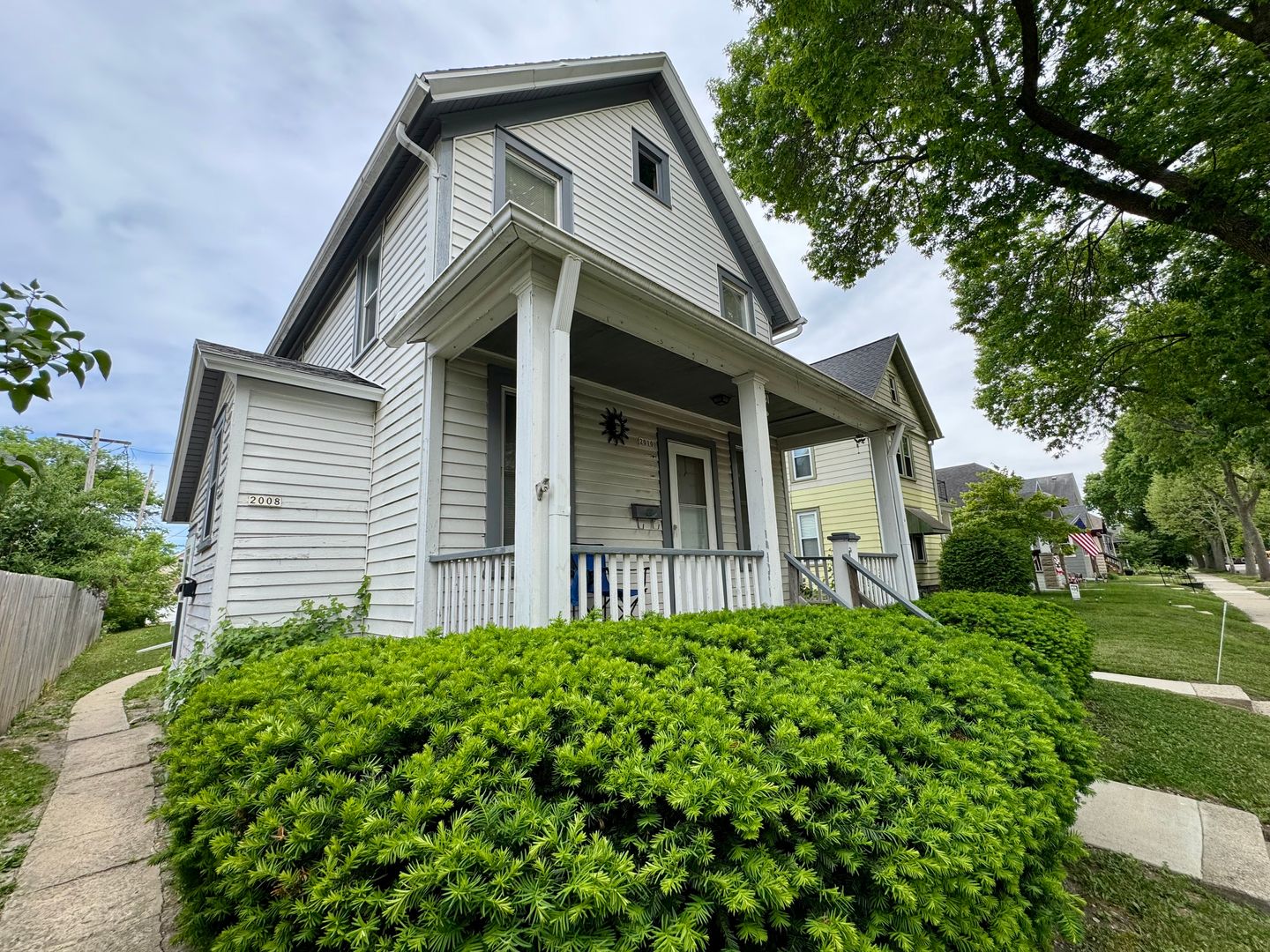 West Allis Apartment: 2008 S 79th Street