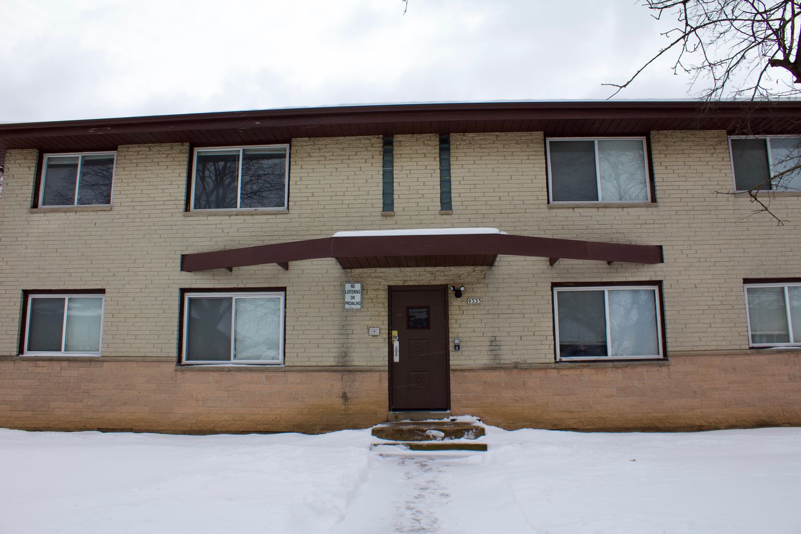 Milwaukee Apartment: 9335 W Sheridan Avenue