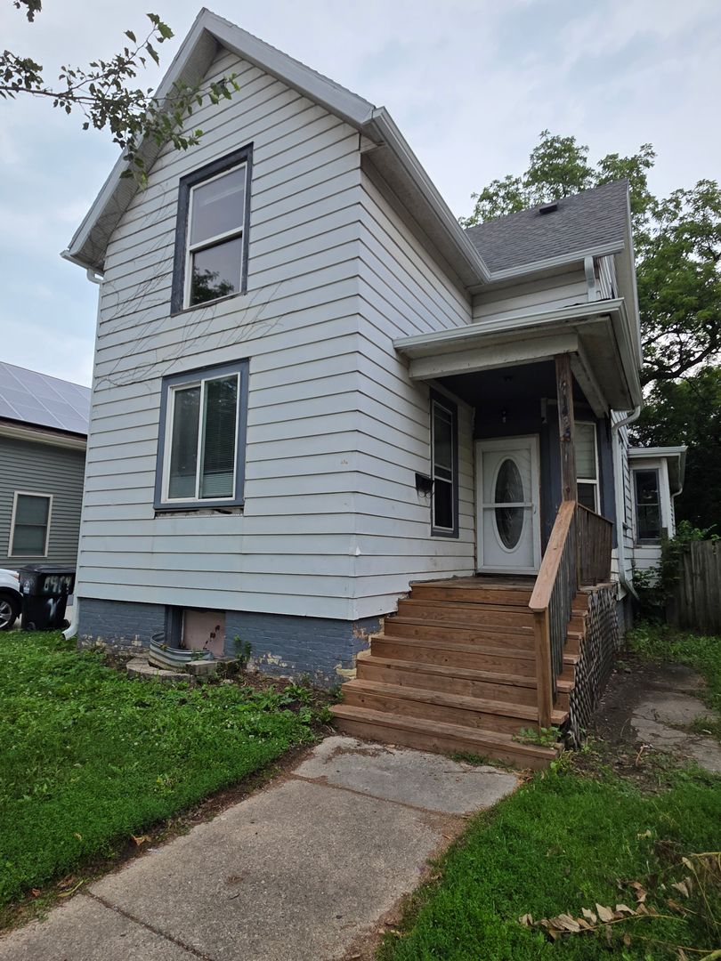 Racine House: 1435 Villa Street
