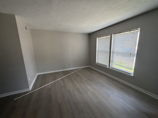 2 Bed 1 Bath Apartment – photo 1