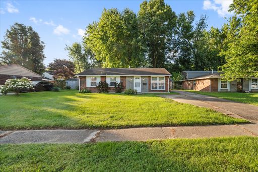 Awesome 3 Bedroom Home in Newburg – photo 1