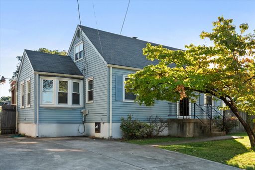Perfect property on Parklawn – photo 1
