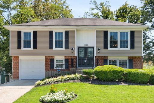 Charming 3-Bed, 2-Bath Single-Family Home on Quiet Cul-de-Sac | Oldham County – photo 1
