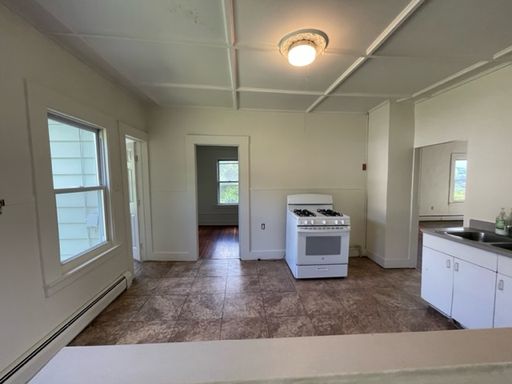 Second Floor 2Br apartment in very quiet neighborhood