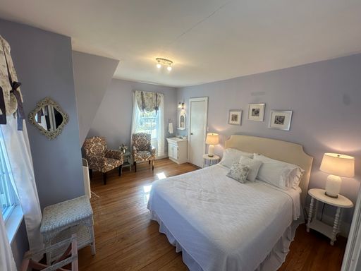 The Thornewood 1BR - Master