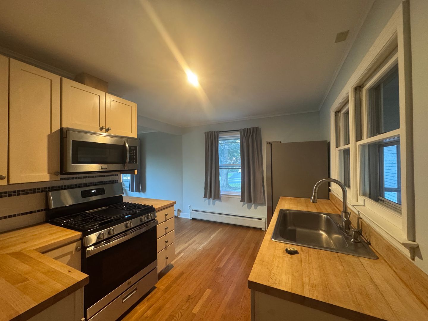 Beautiful Single Family Home in Quiet Neighborhood