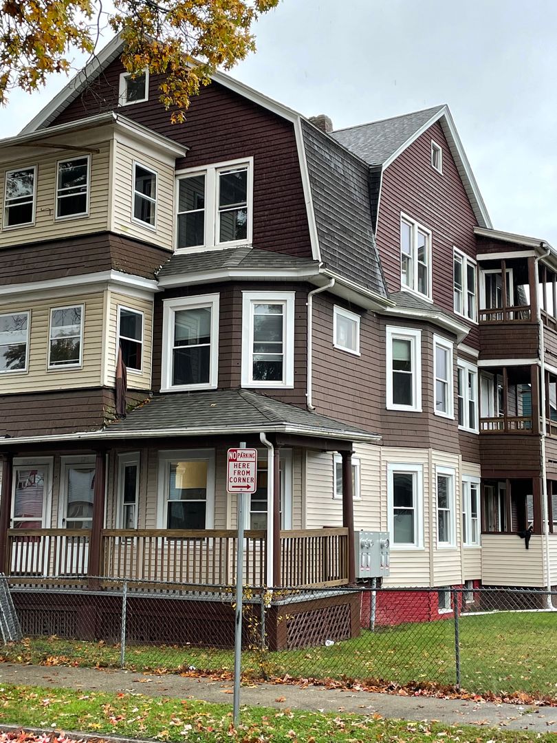 Springfield Apartment: 102-104 Kenyon St
