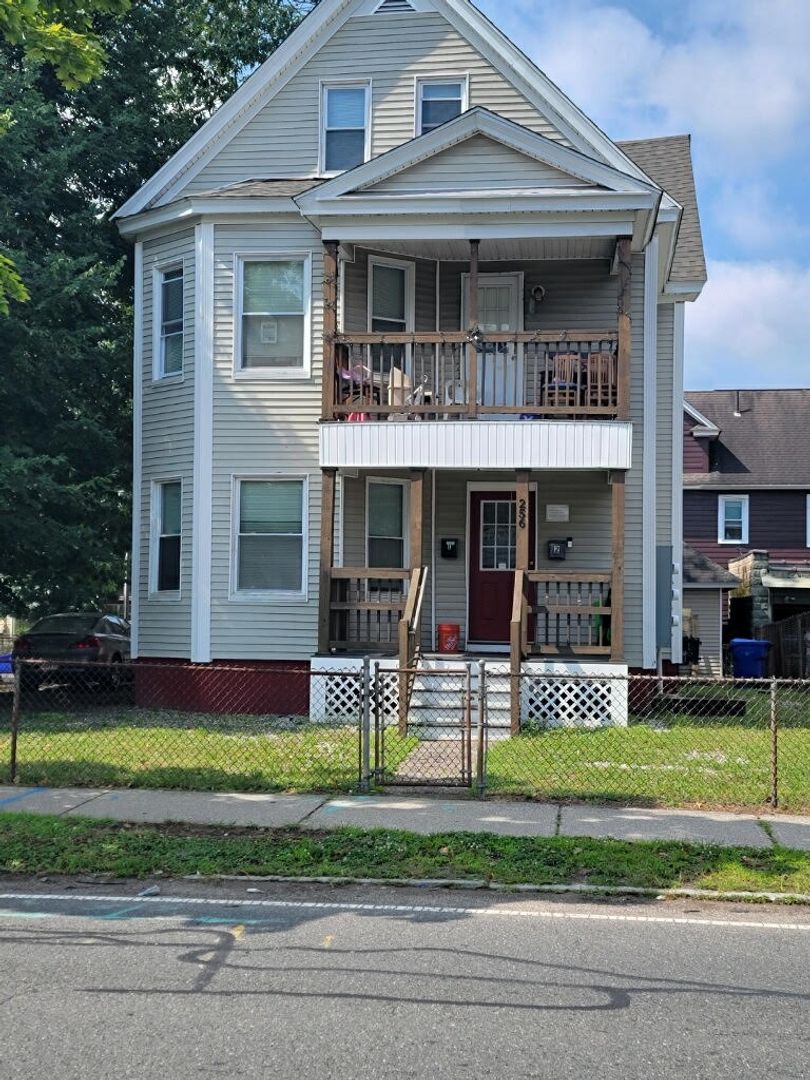 Springfield Apartment: 256 White Street