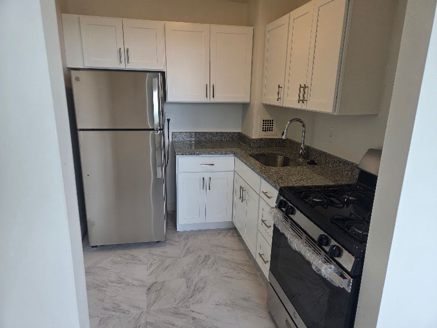 Arlington Apartment: 1215 North Fort Myer Drive