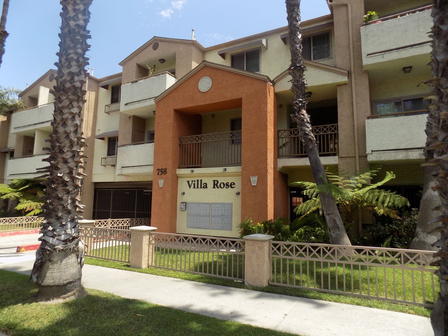 LONG BEACH Apartment: 758 ROSE AVE