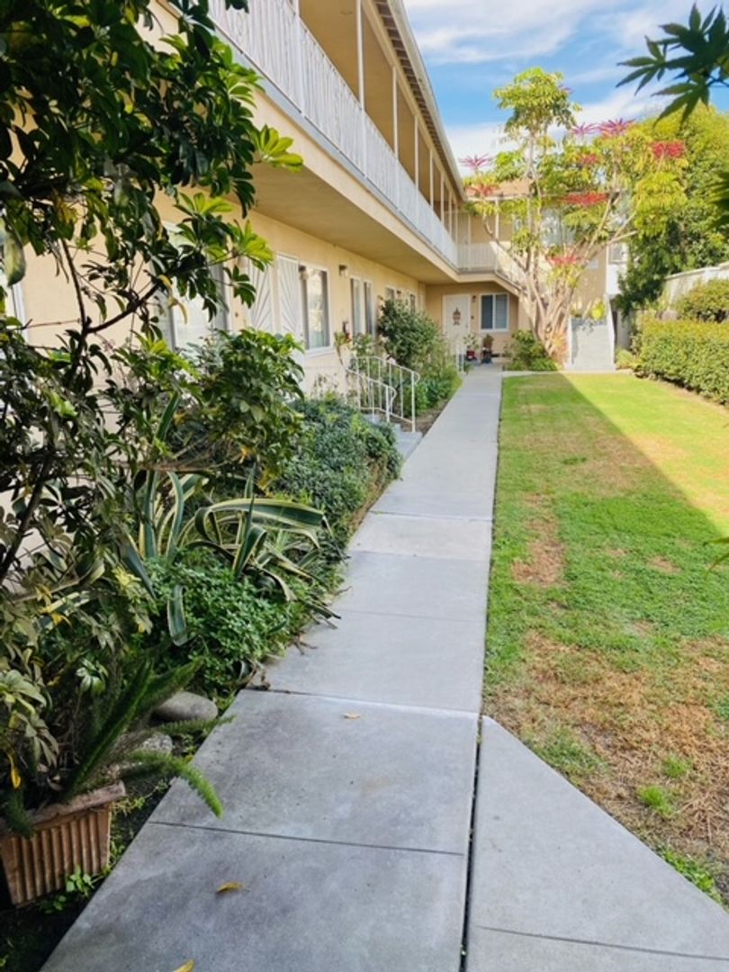 LONG BEACH Apartment: 1517 E. 3RD ST. #14