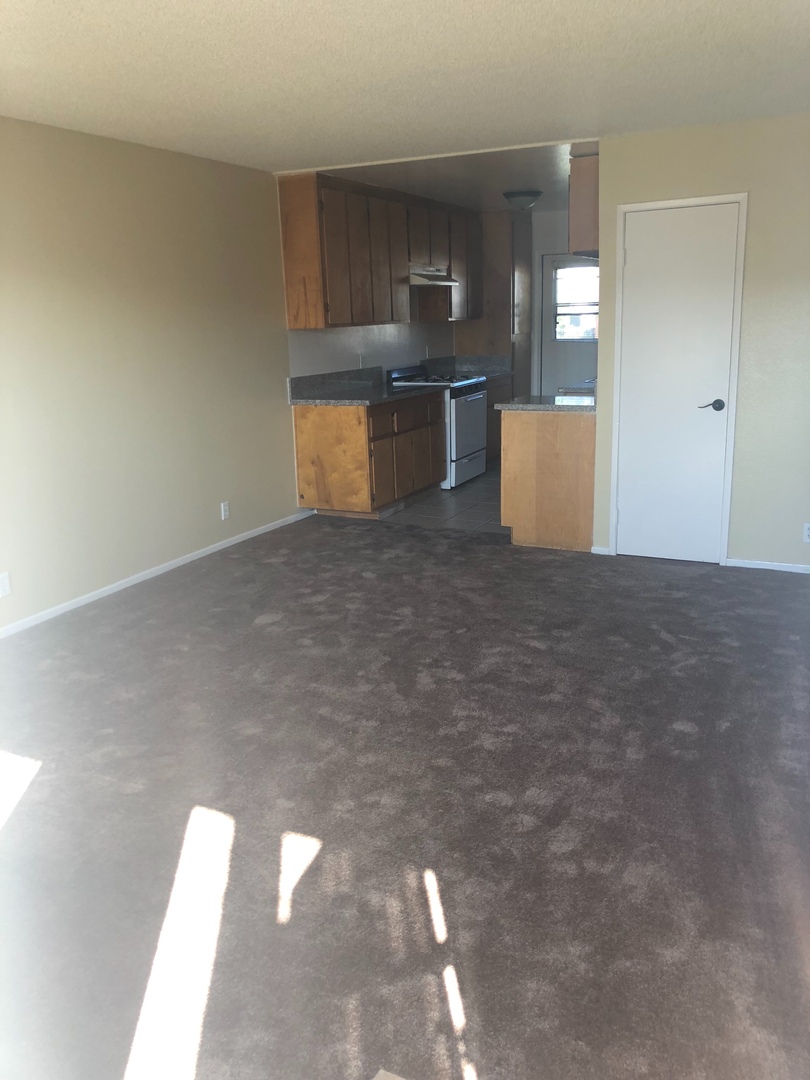 LONG BEACH Apartment: 1060 GRAND AVE