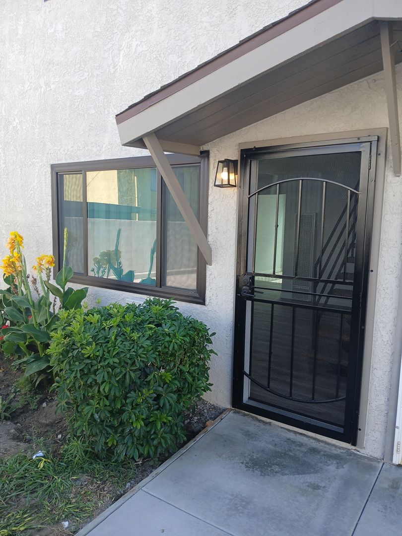LONG BEACH Apartment: 219-227 E 49th ST