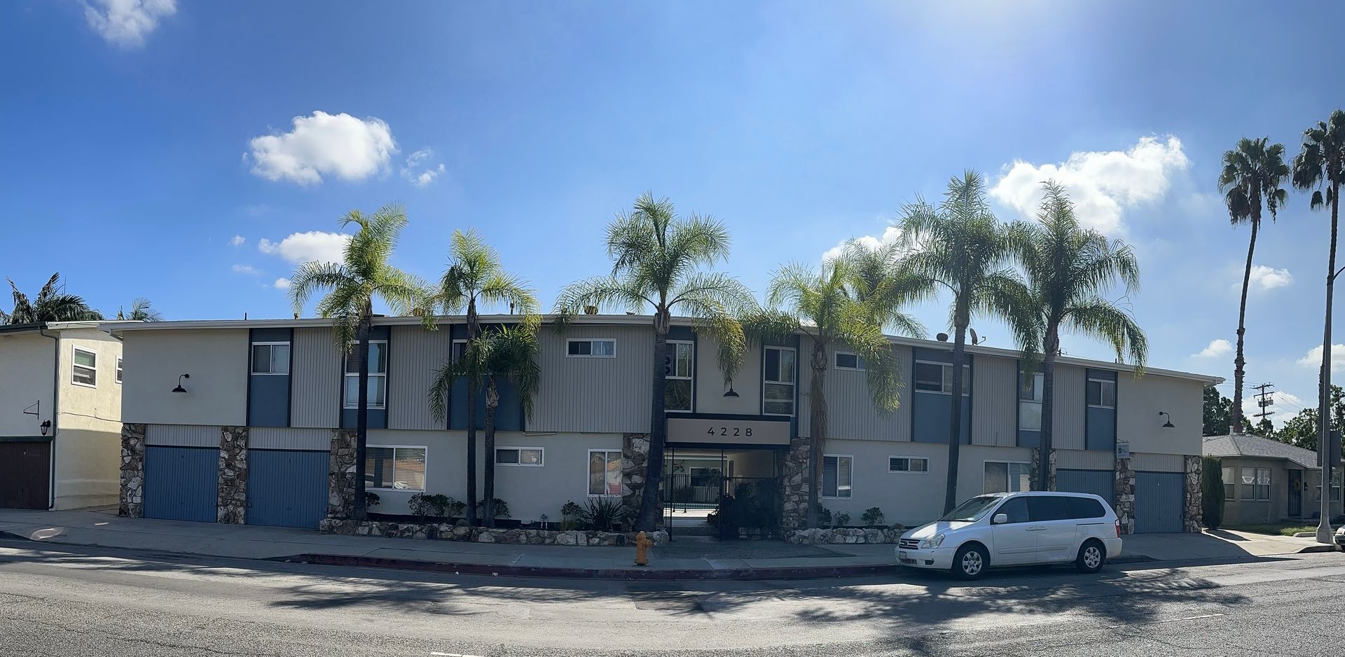 LONG BEACH Apartment: 4228 N. LAKEWOOD BLVD
