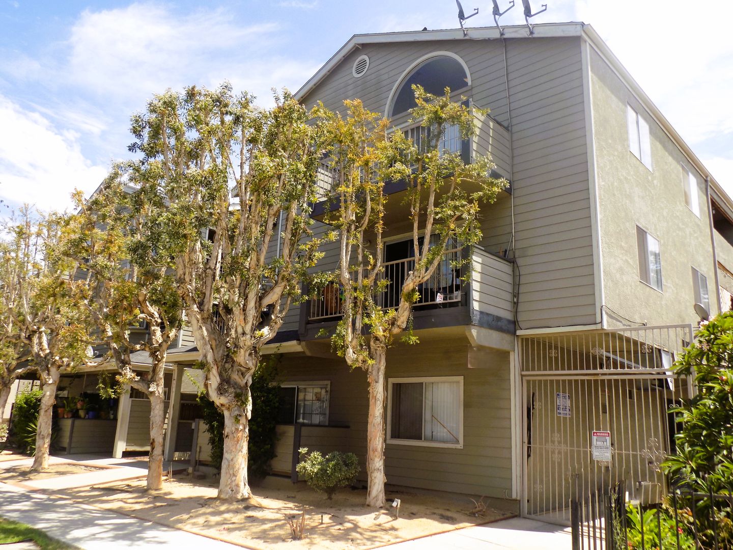 LONG BEACH Apartment: 750 & 758 GAVIOTA AVE