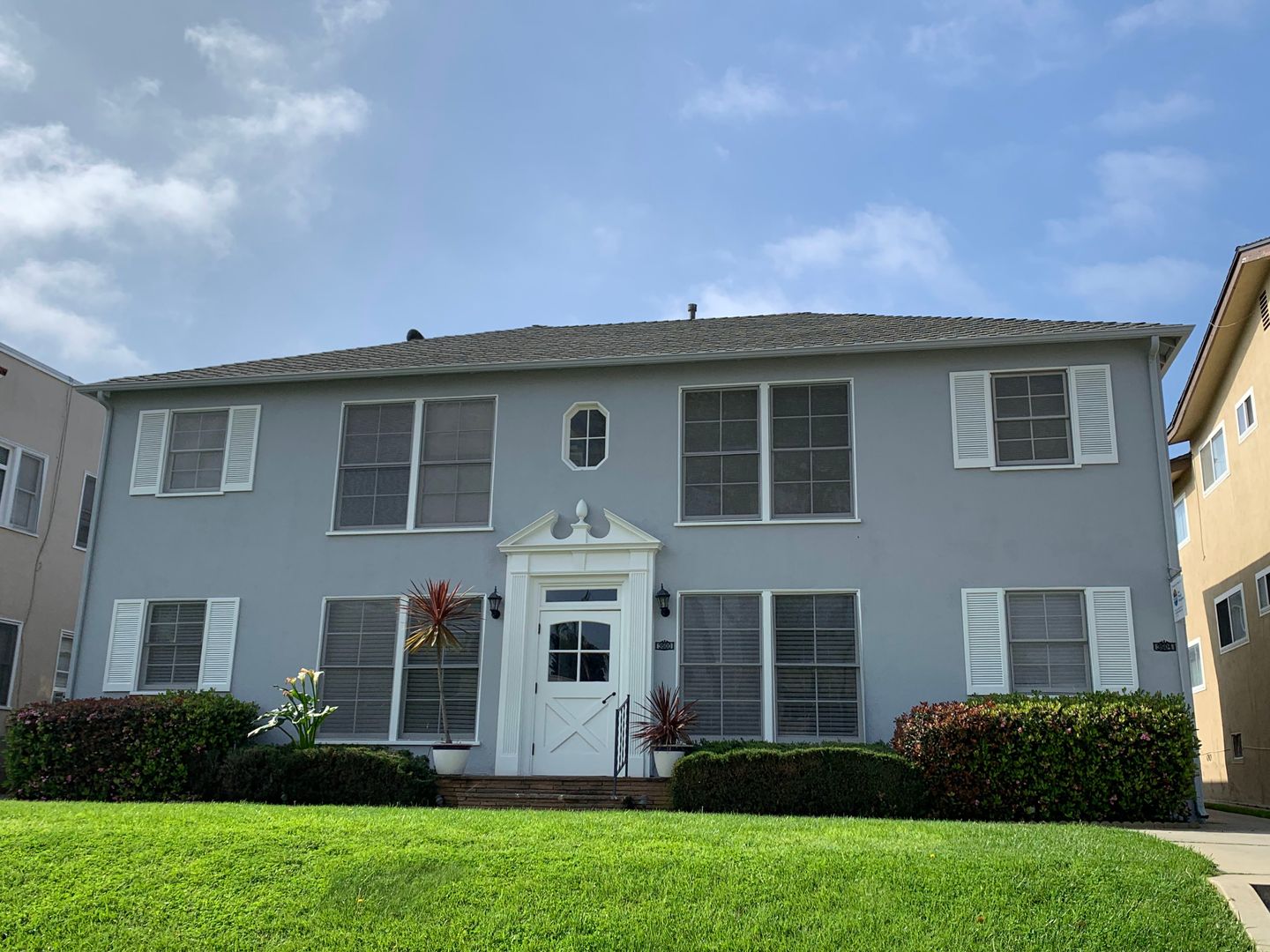 Long Beach Apartment: 3504 E 1st St. #9