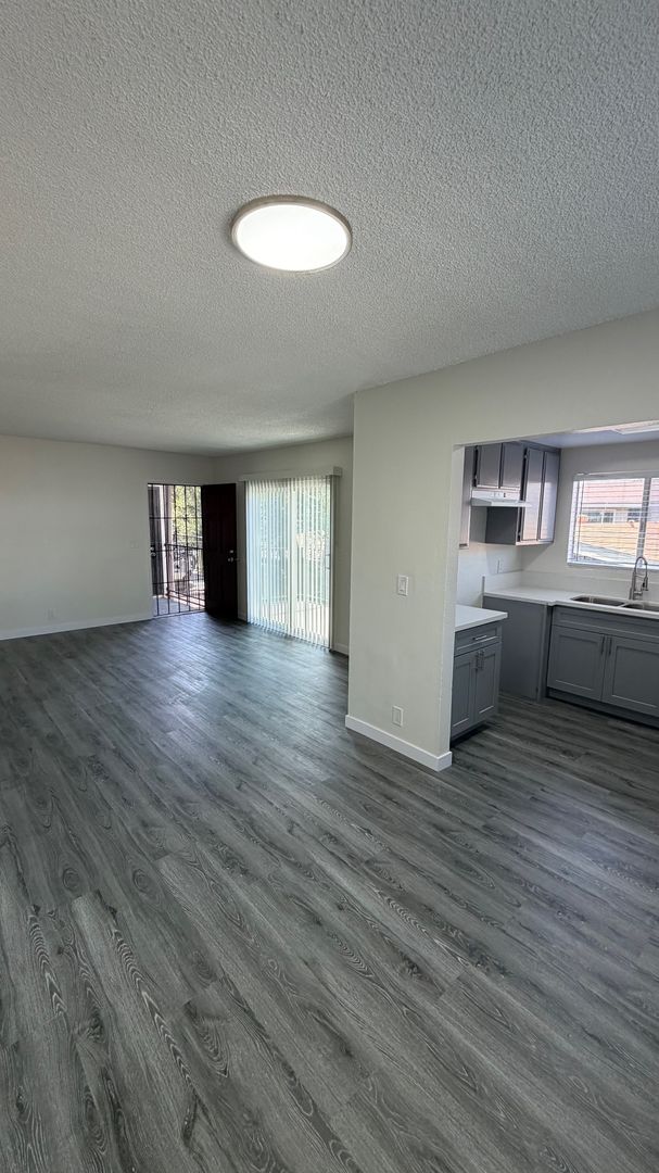 LONG BEACH Apartment: 1064 CEDAR AVE