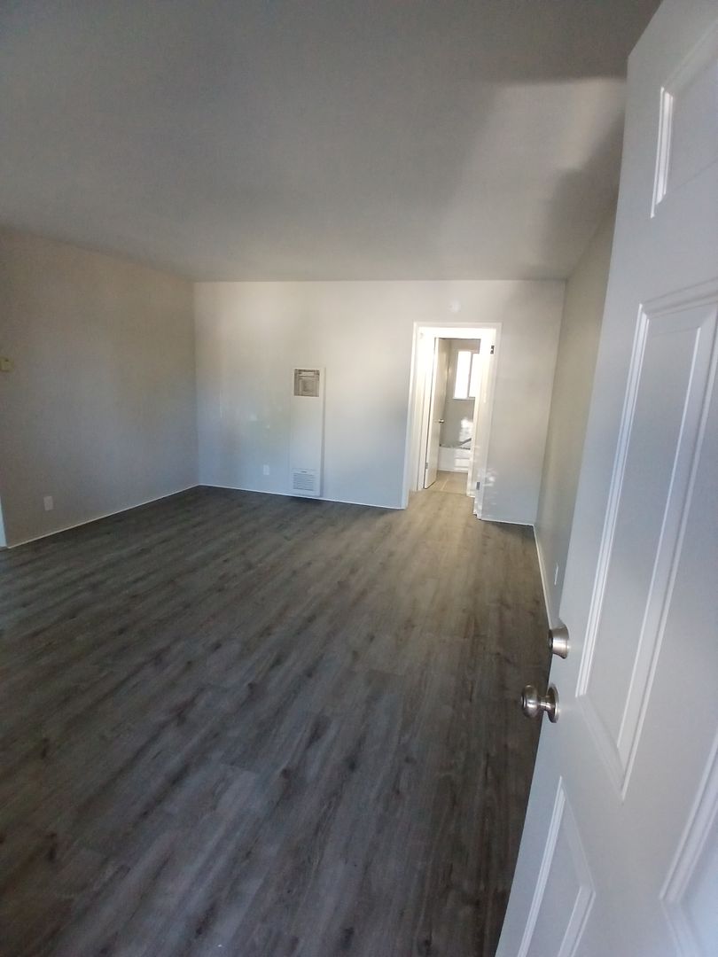 LONG BEACH Apartment: 2395 LOCUST AVE