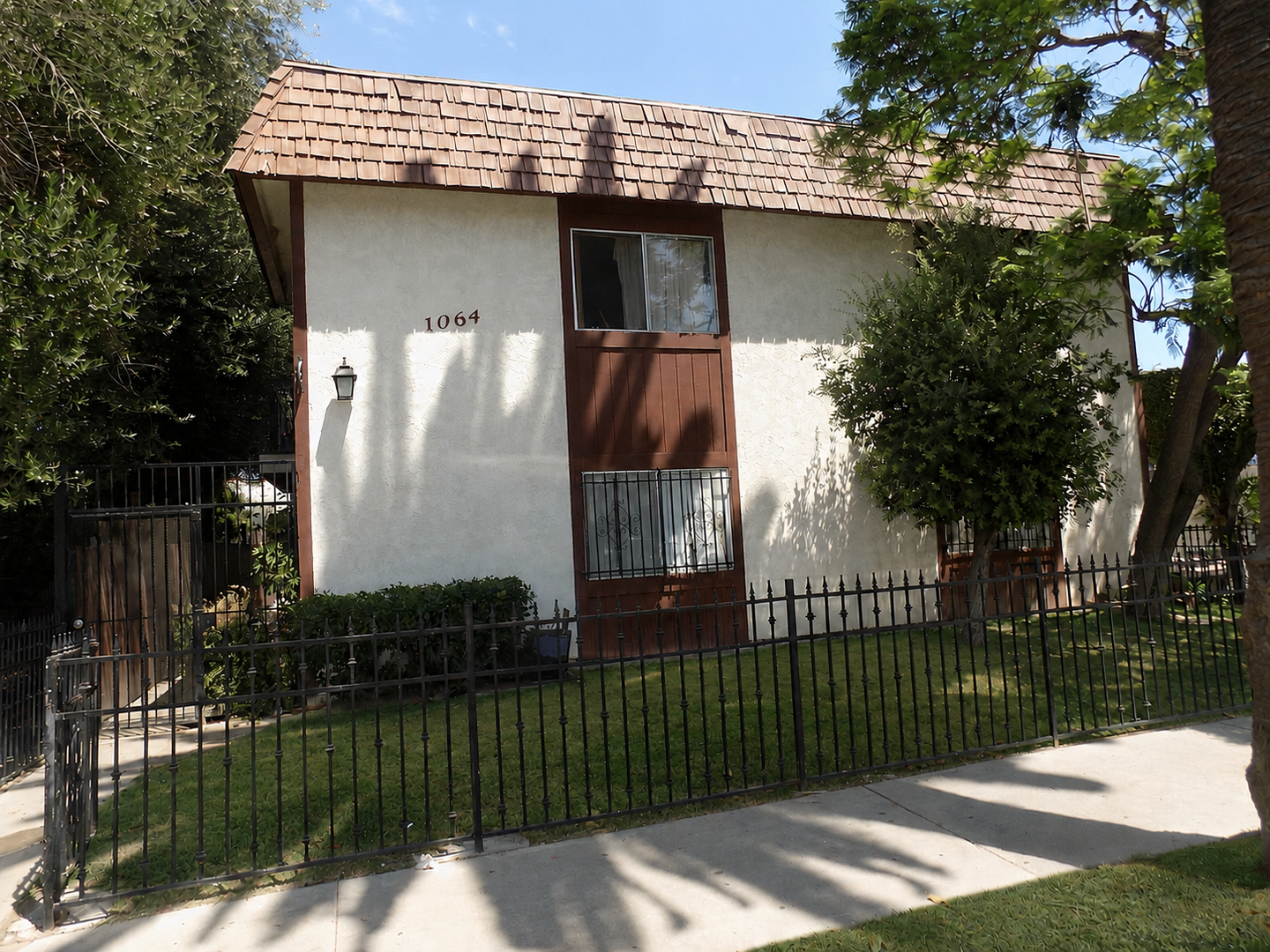 LONG BEACH Apartment: 1064 CEDAR AVE