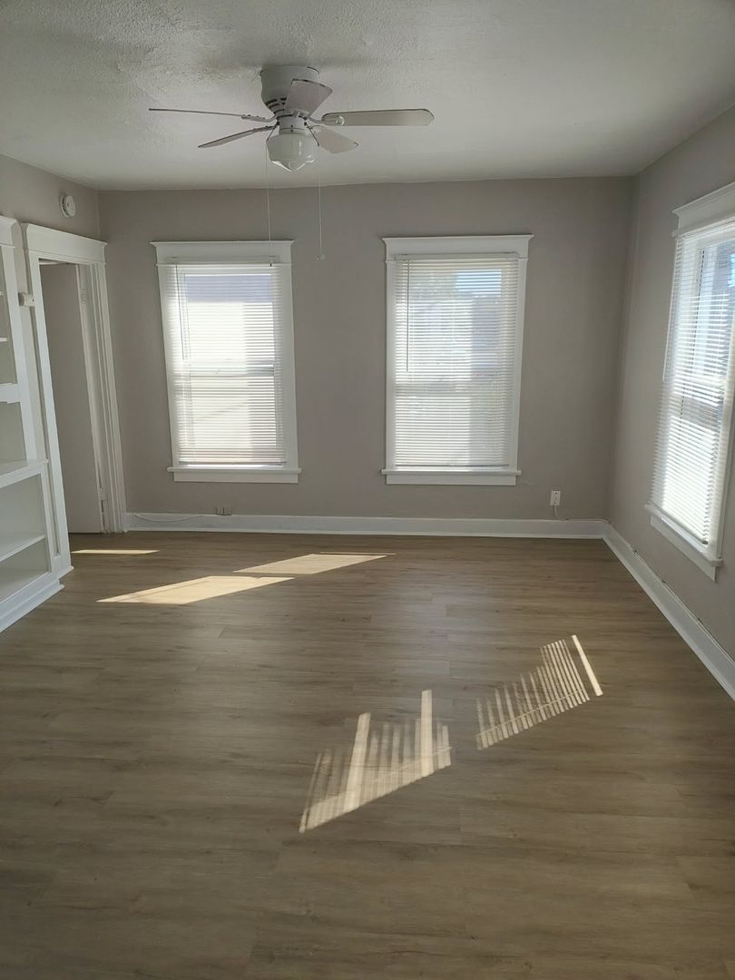 LONG BEACH Apartment: 1724 E 4th ST