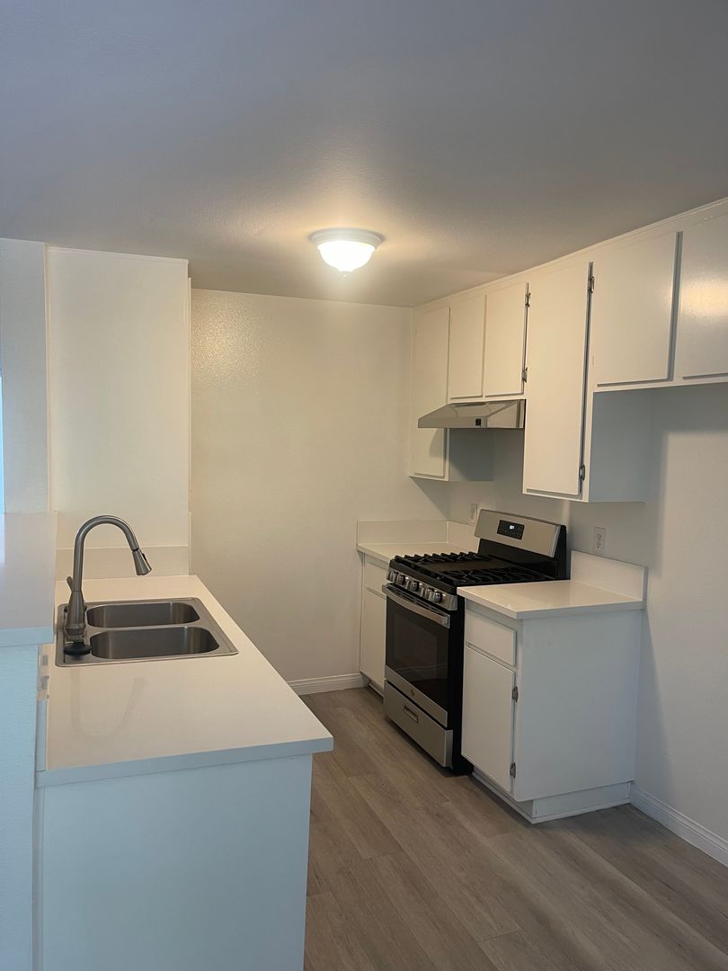 PARAMOUNT Apartment: 7222 E PETROL ST