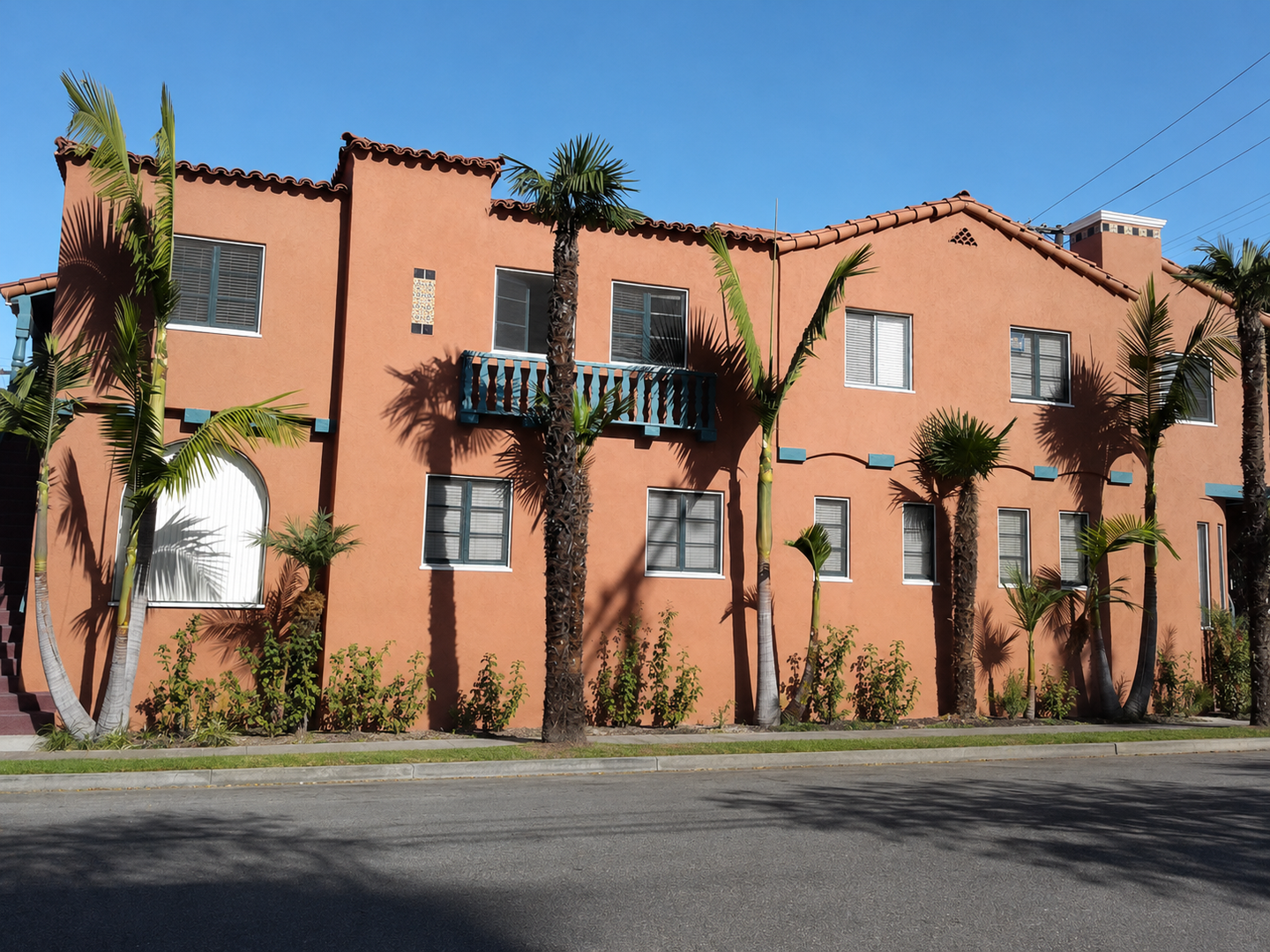 Long Beach Apartment: 2217 E. Bermuda St #212