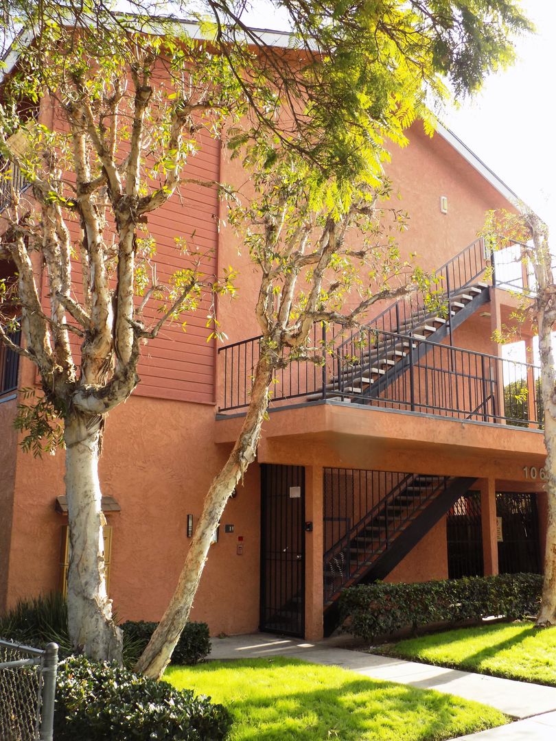 LONG BEACH Apartment: 1060 GRAND AVE