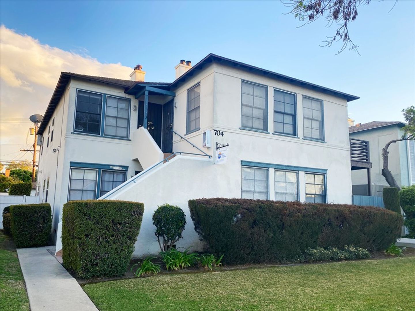 LONG BEACH Apartment: 704 E. SAN ANTONIO DR