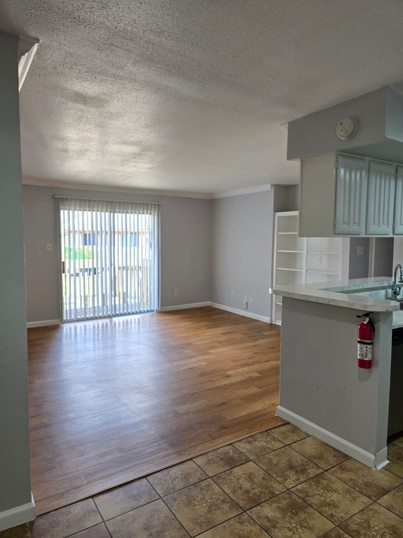 Houston Condo: 4747 Allendale