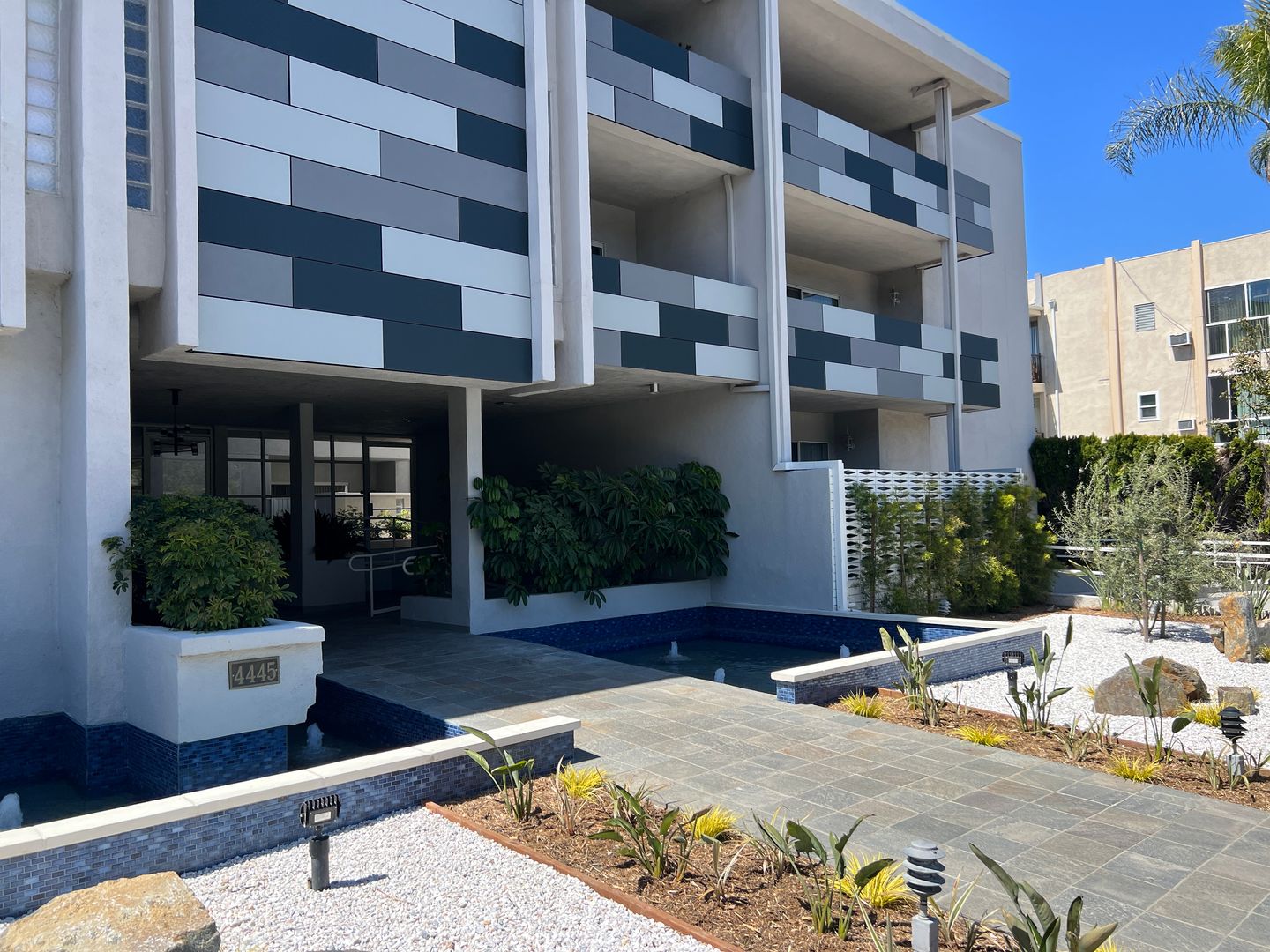 Sherman Oaks Apartment: 4445 Colbath Avenue