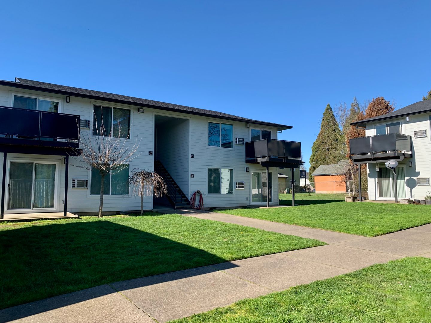 Mt Angel Apartment: 700-710 N Pershing St