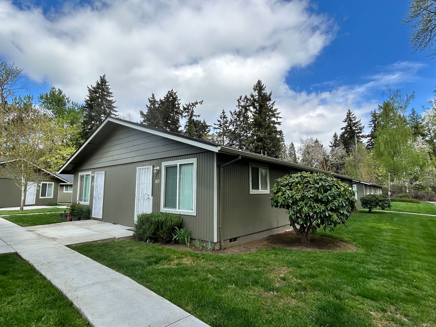 Salem Apartment: 3809-3873 24th Pl NE