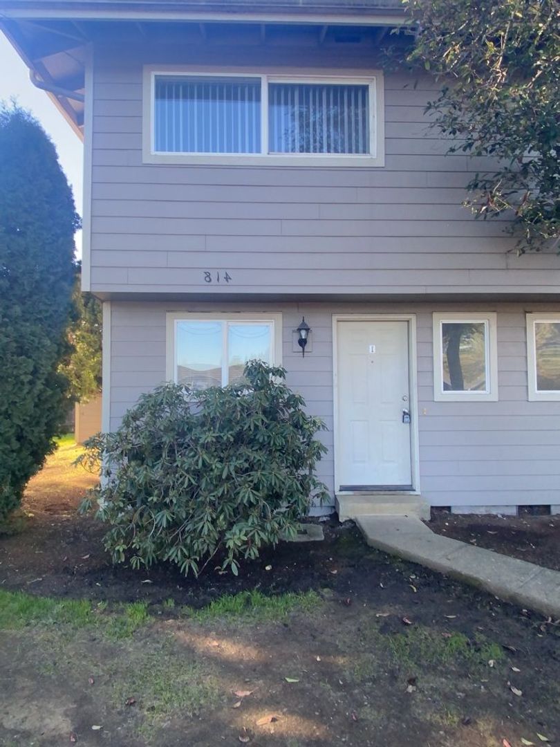 Dallas Apartment: 418 SE LaCreole Dr